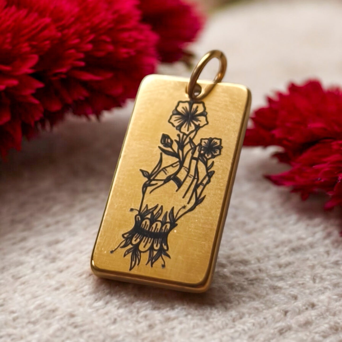 Charm Mano Vittoriana