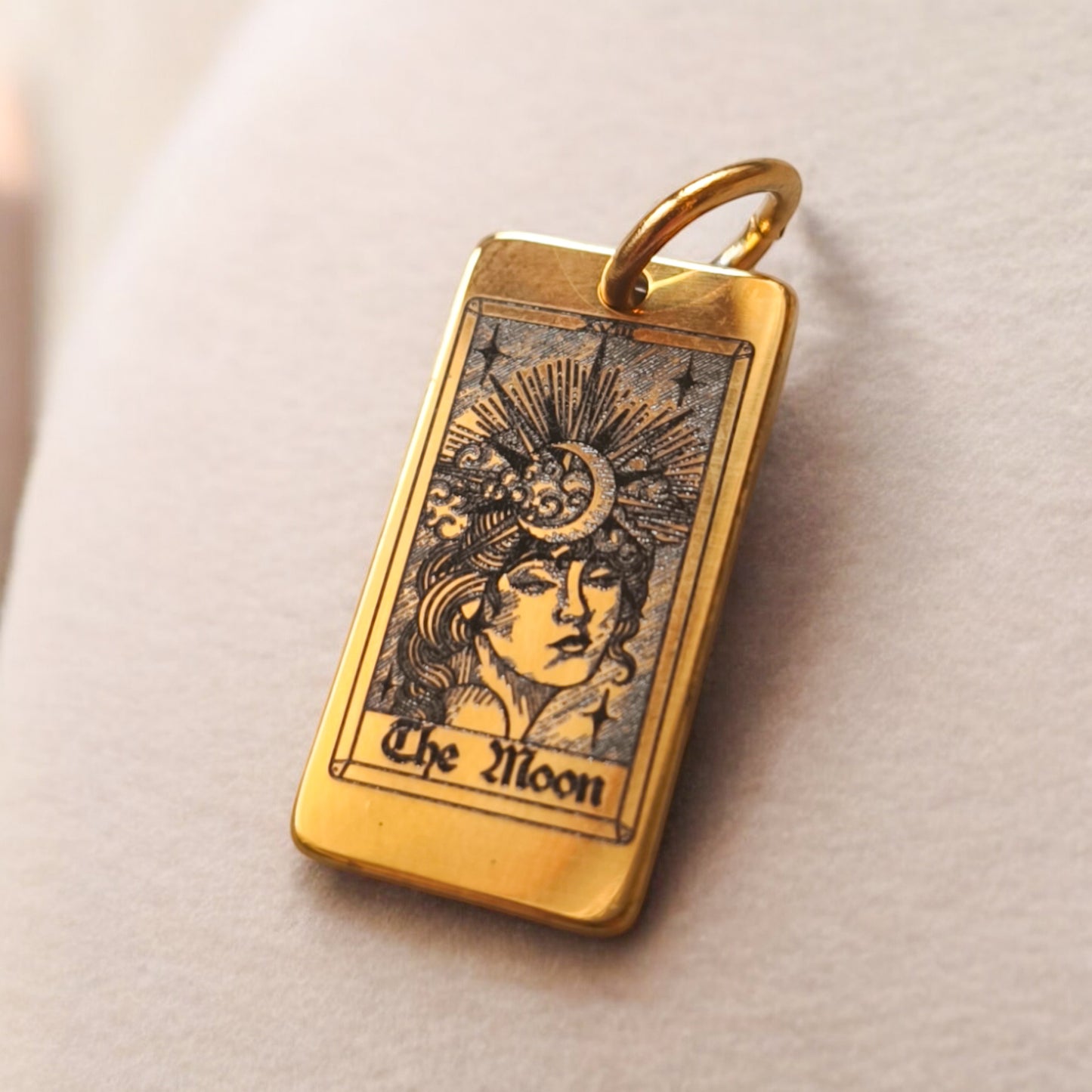 Charm Tarot Luna