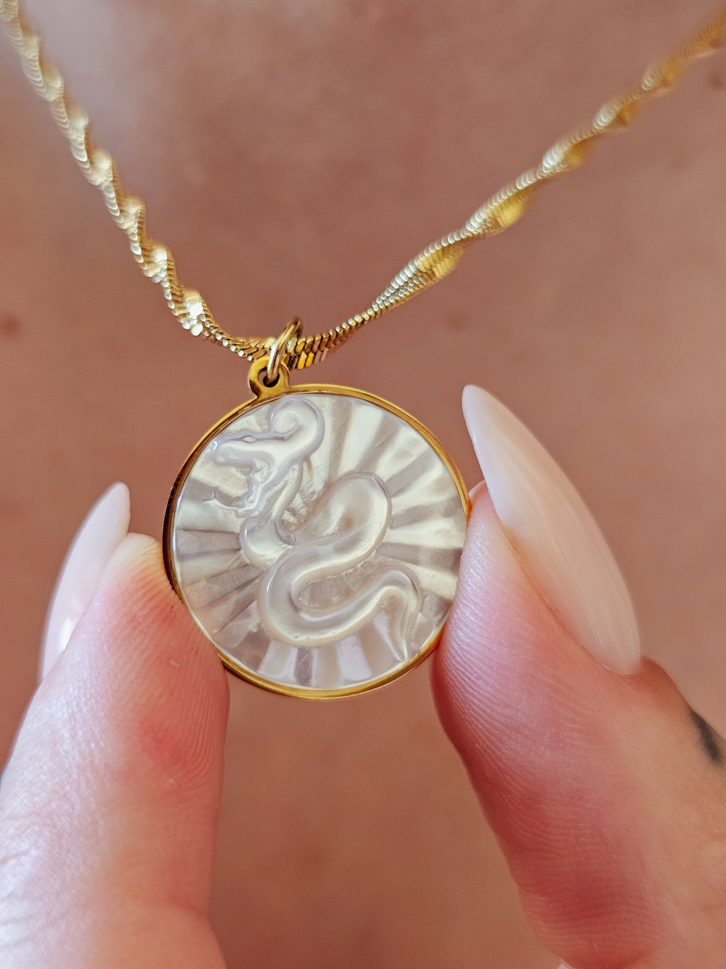 Medaglione Nacre Gold