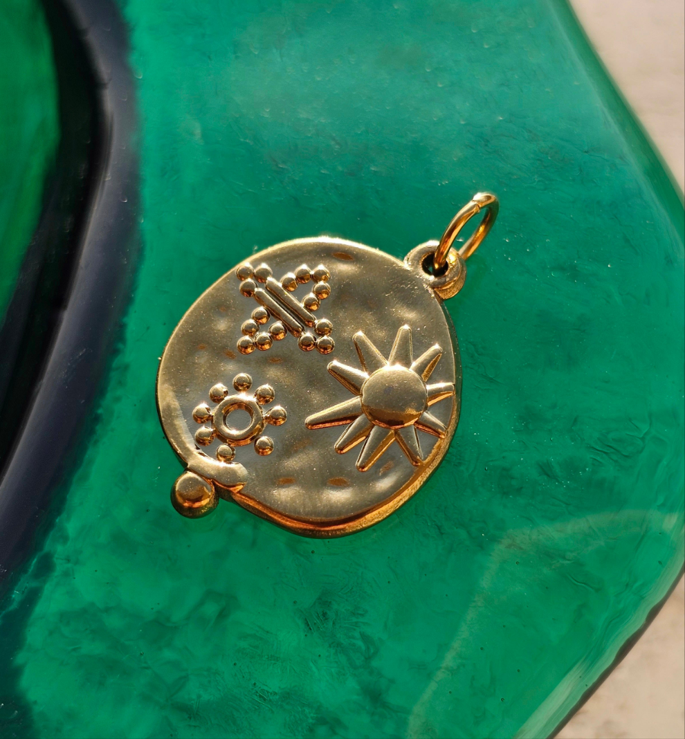Charm Universe Gold