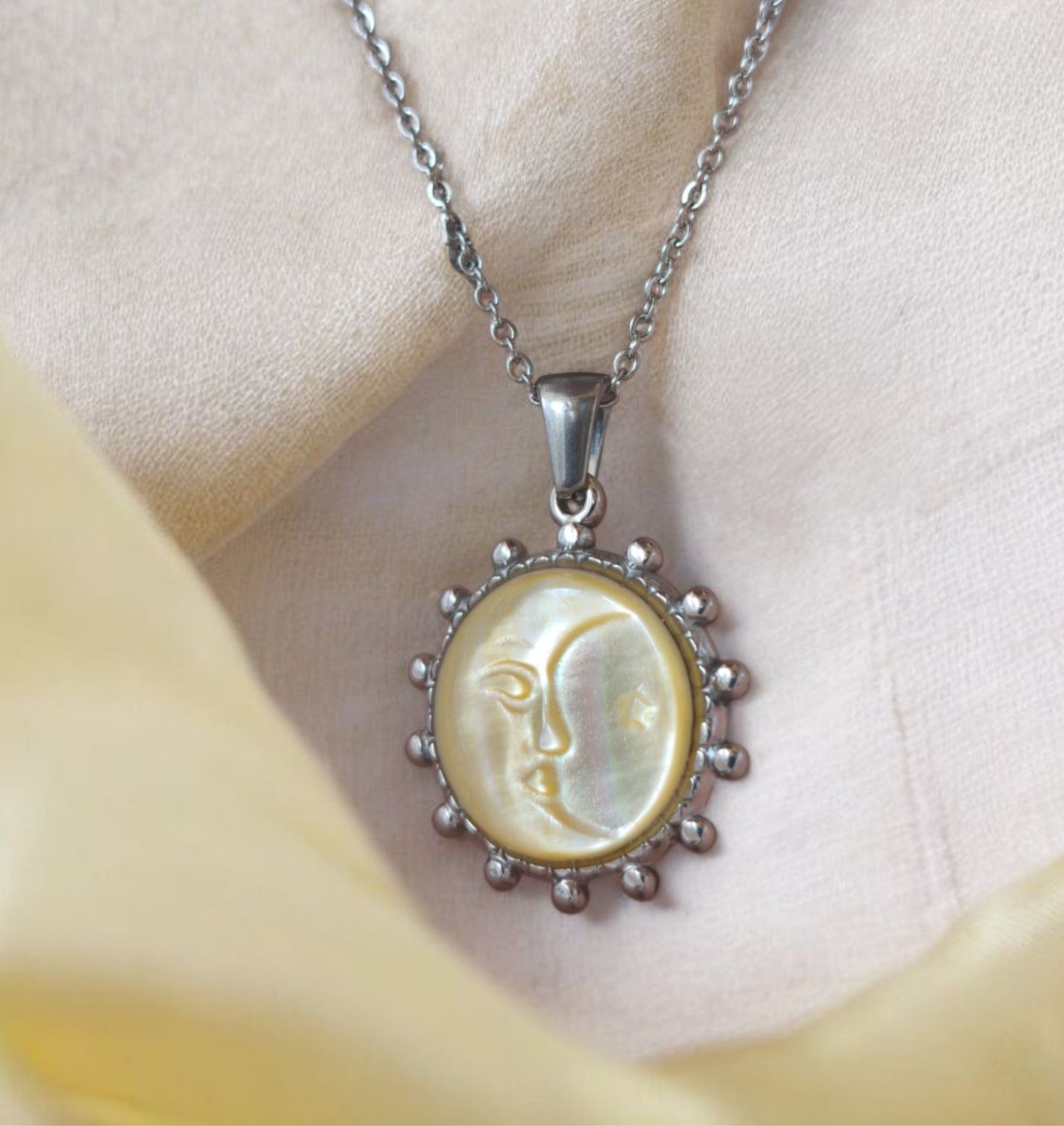 Collana White Moon