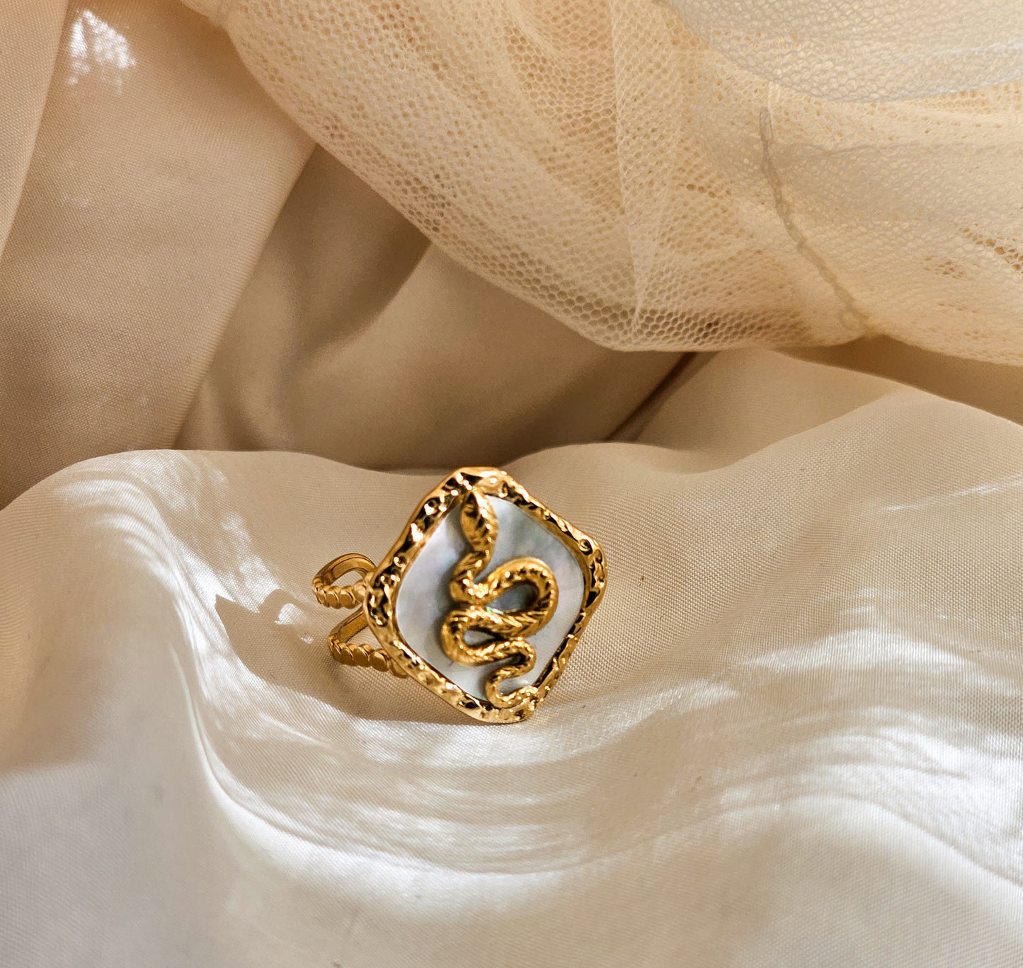 Anello Reptilia Special Madreperla