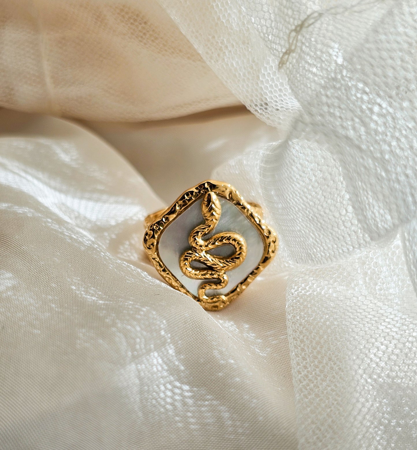 Anello Reptilia Special Madreperla
