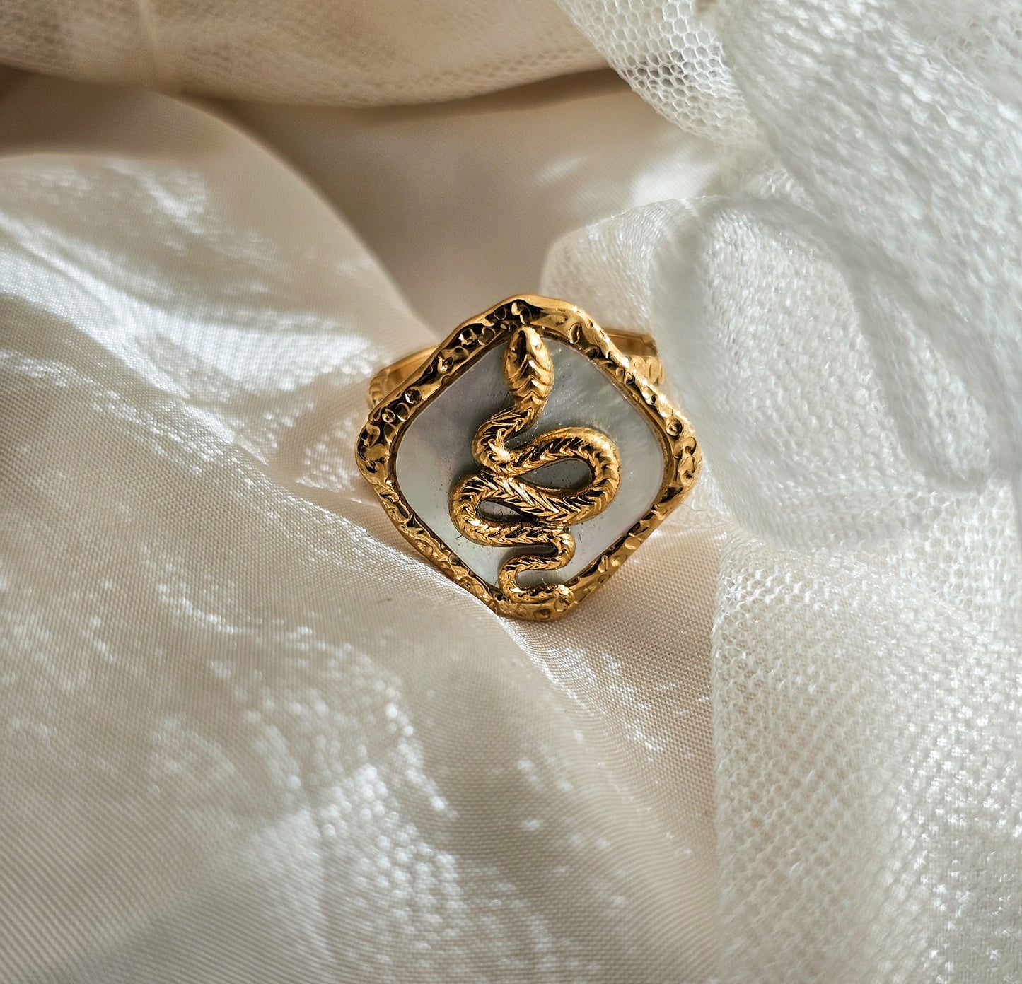 Anello Reptilia Special Madreperla