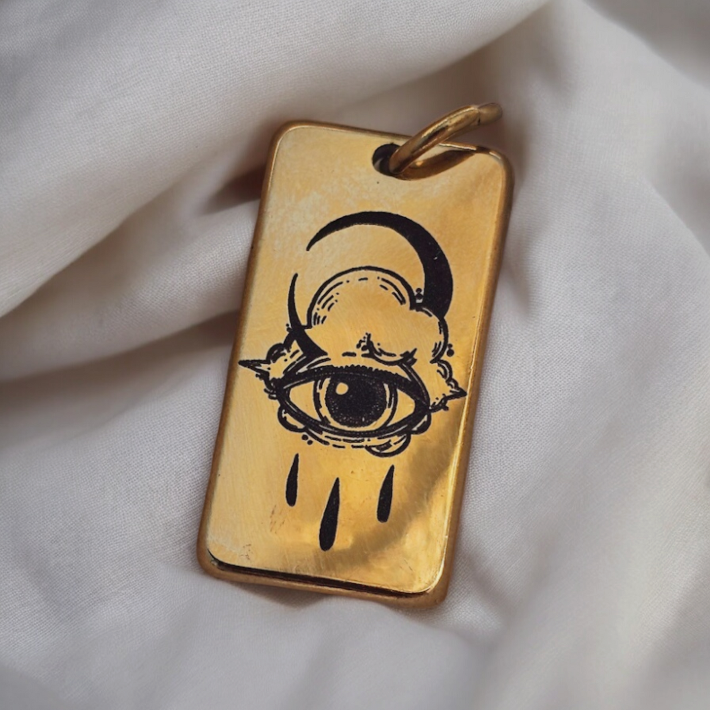 Charm Ultima Lacrima