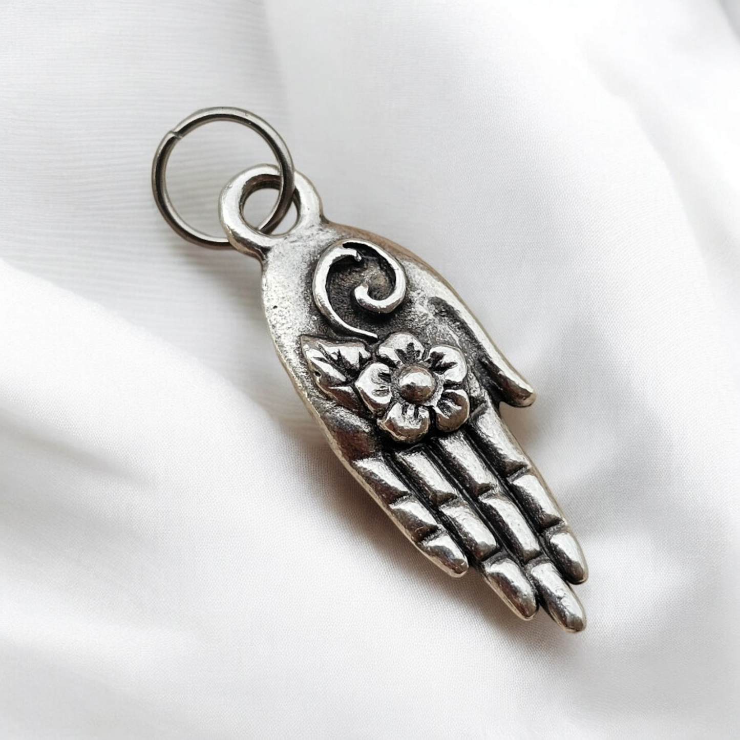 Charm Mano e Fiore