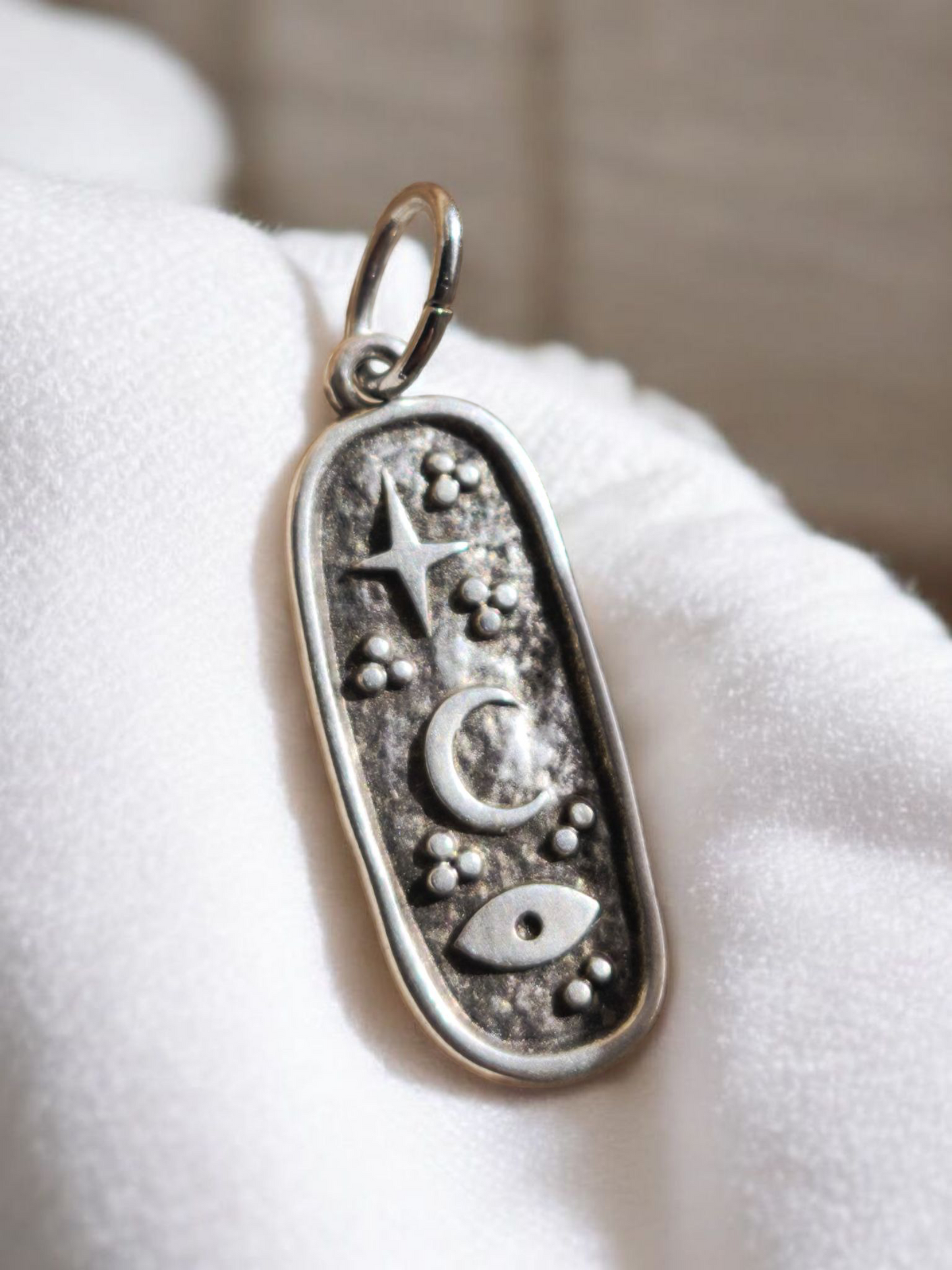 Charm Mistica
