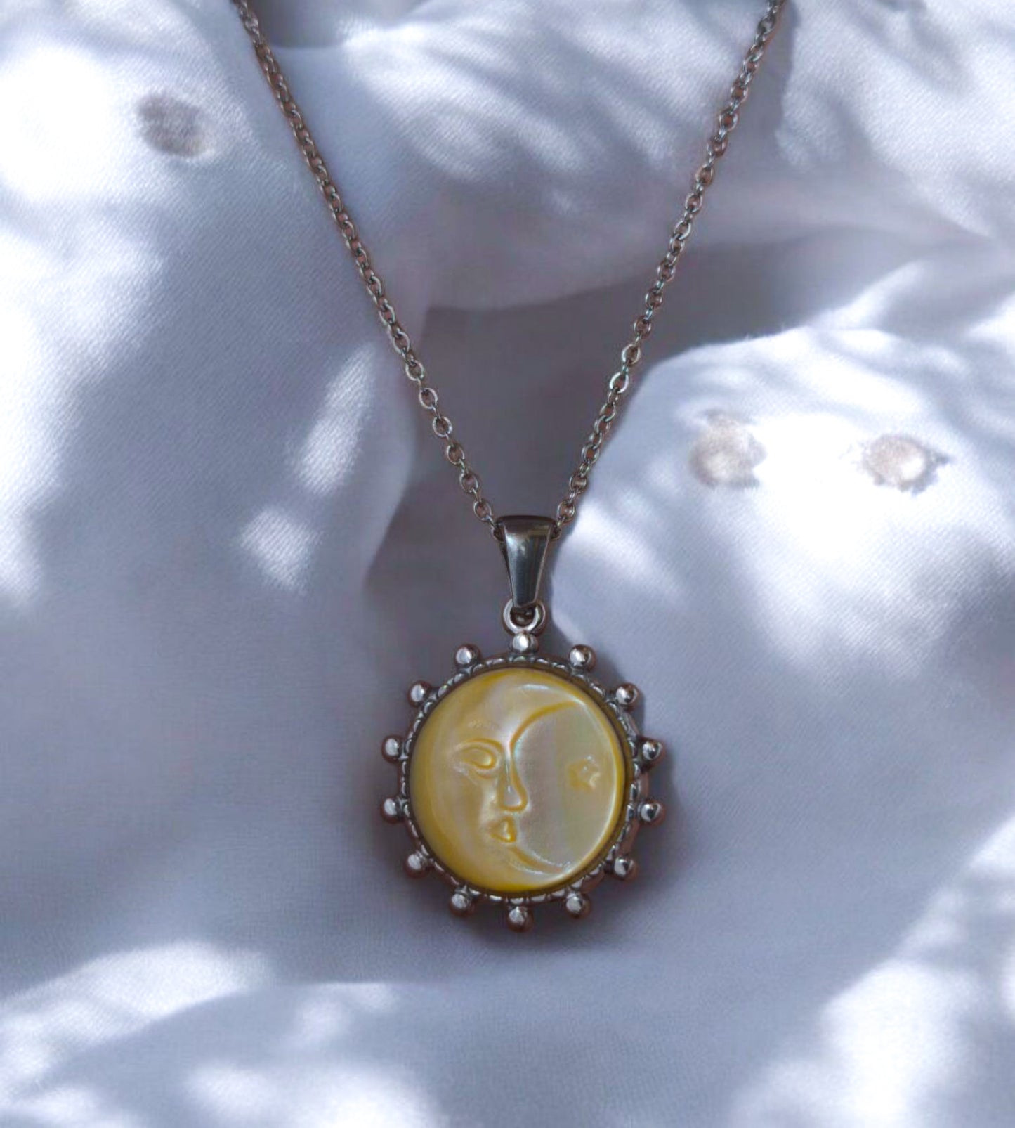 Collana White Moon