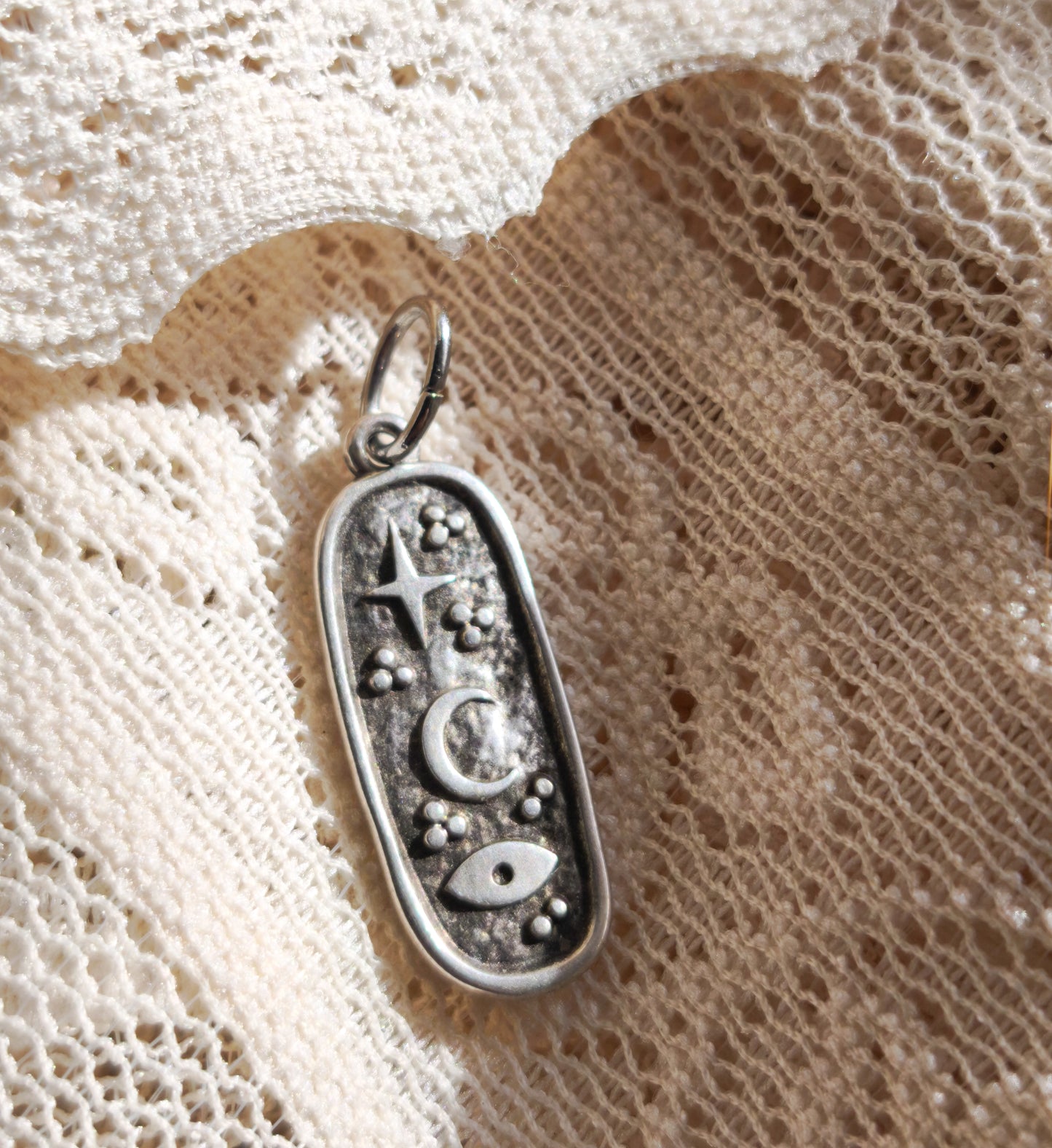 Charm Mistica