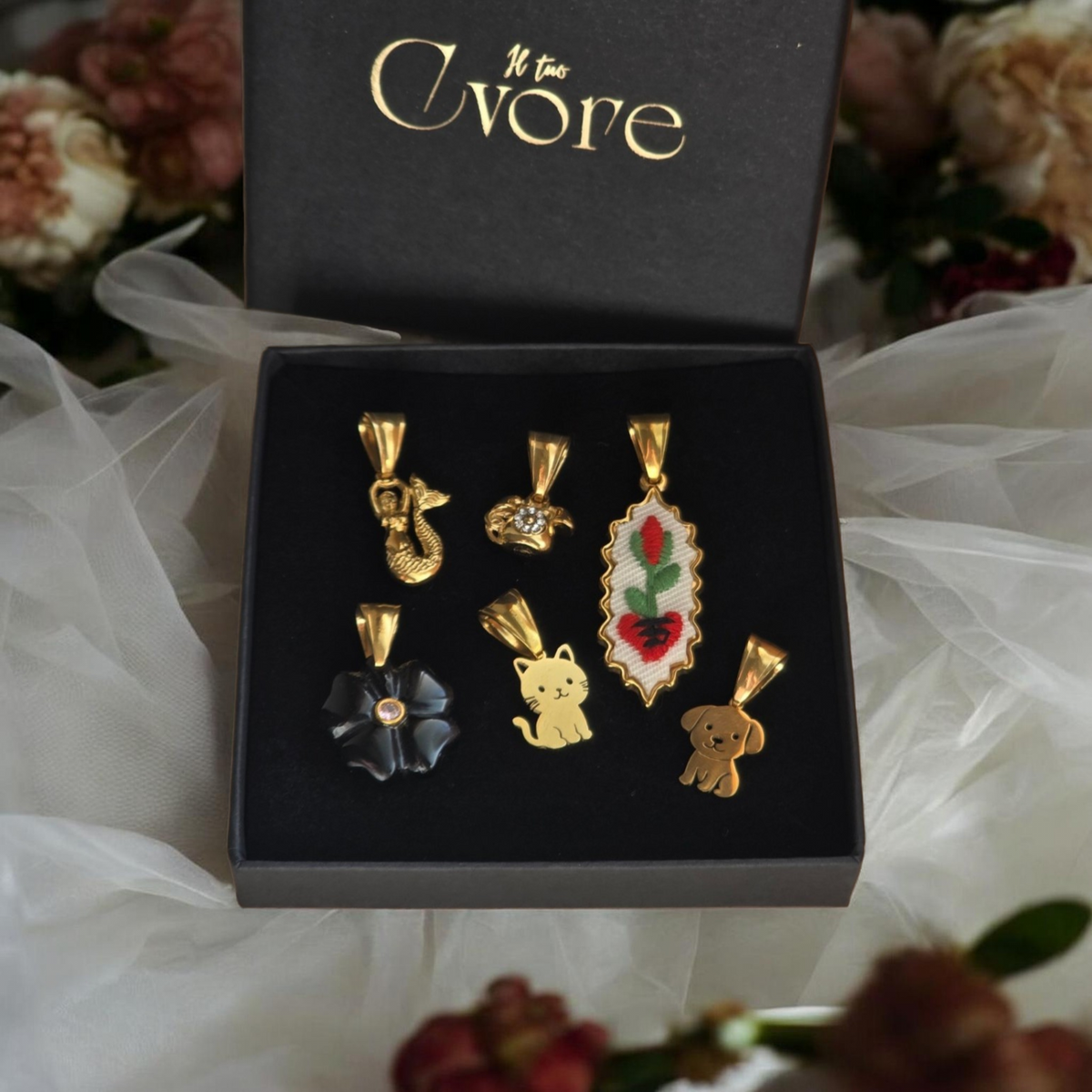 Charm Fiore Sacro Ricamo