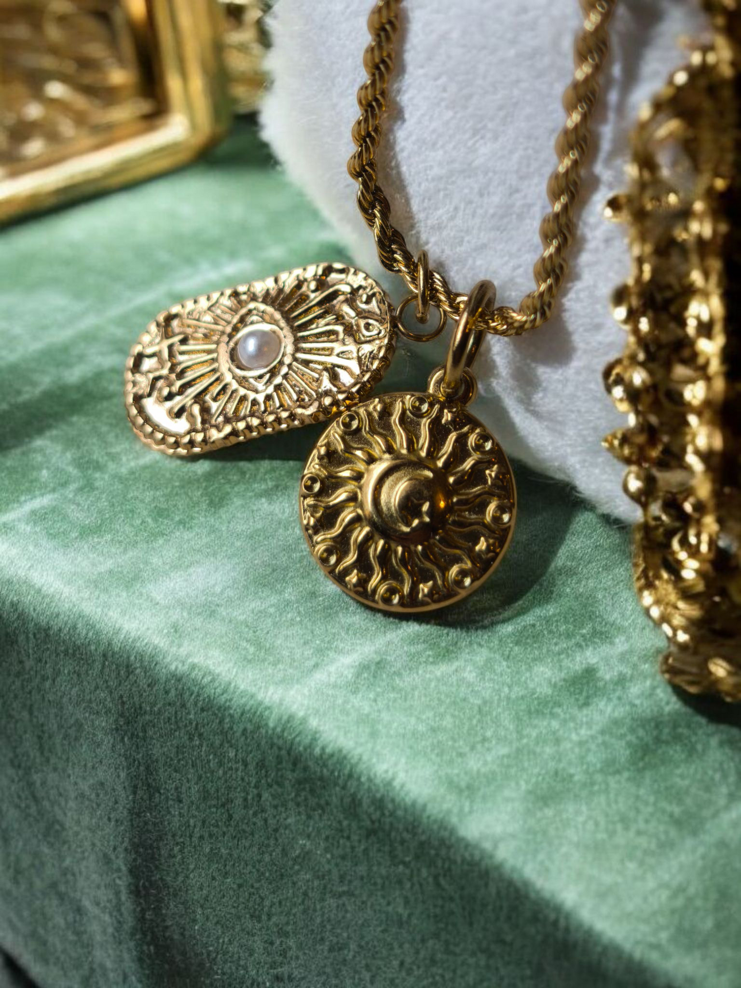 Charm Cassiopea