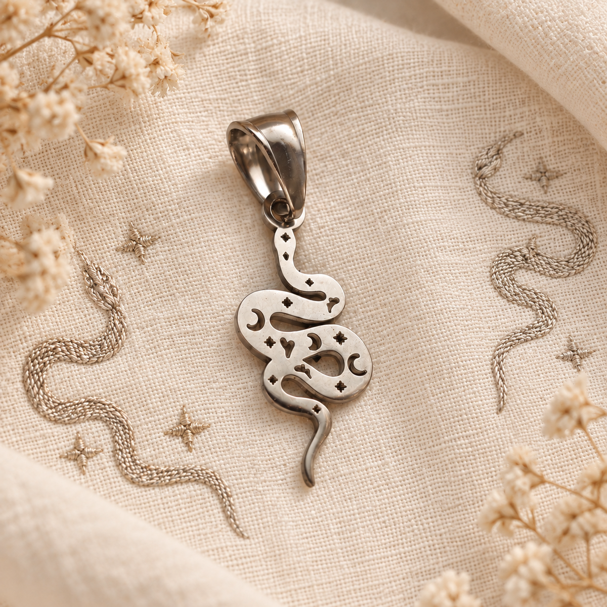 Charm Selene Serpens