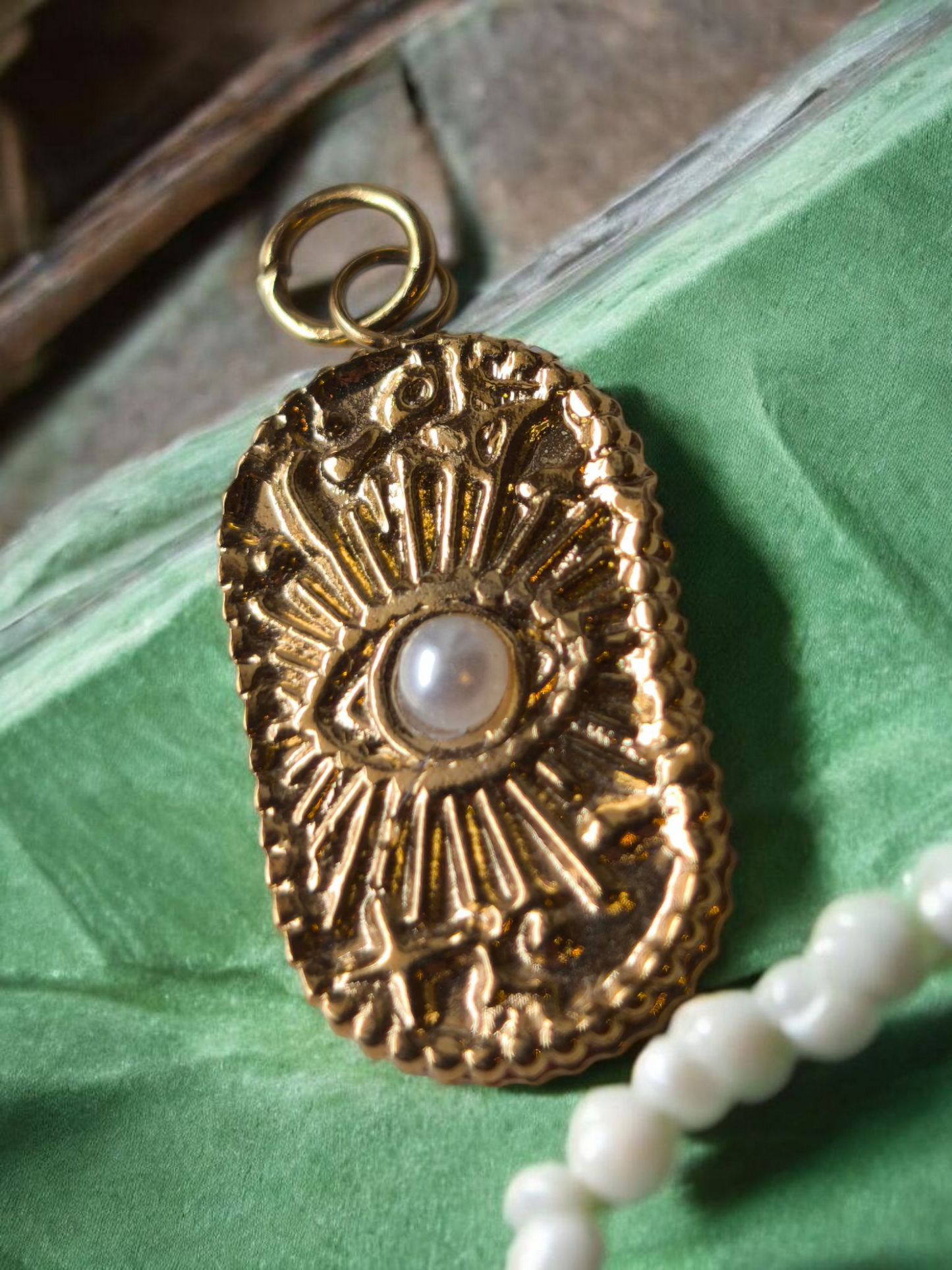 Charm Cassiopea