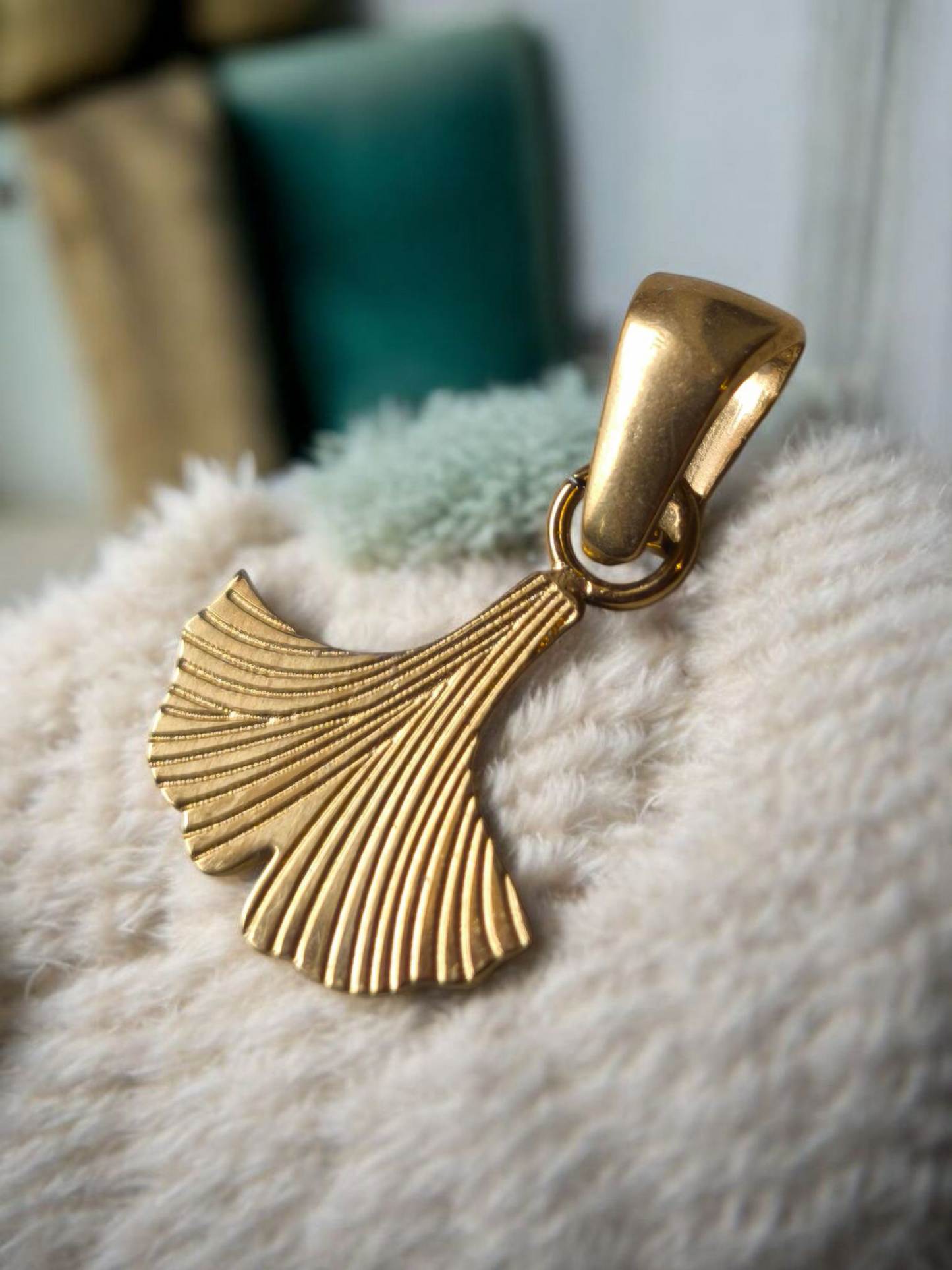 Charm Gingko Aura