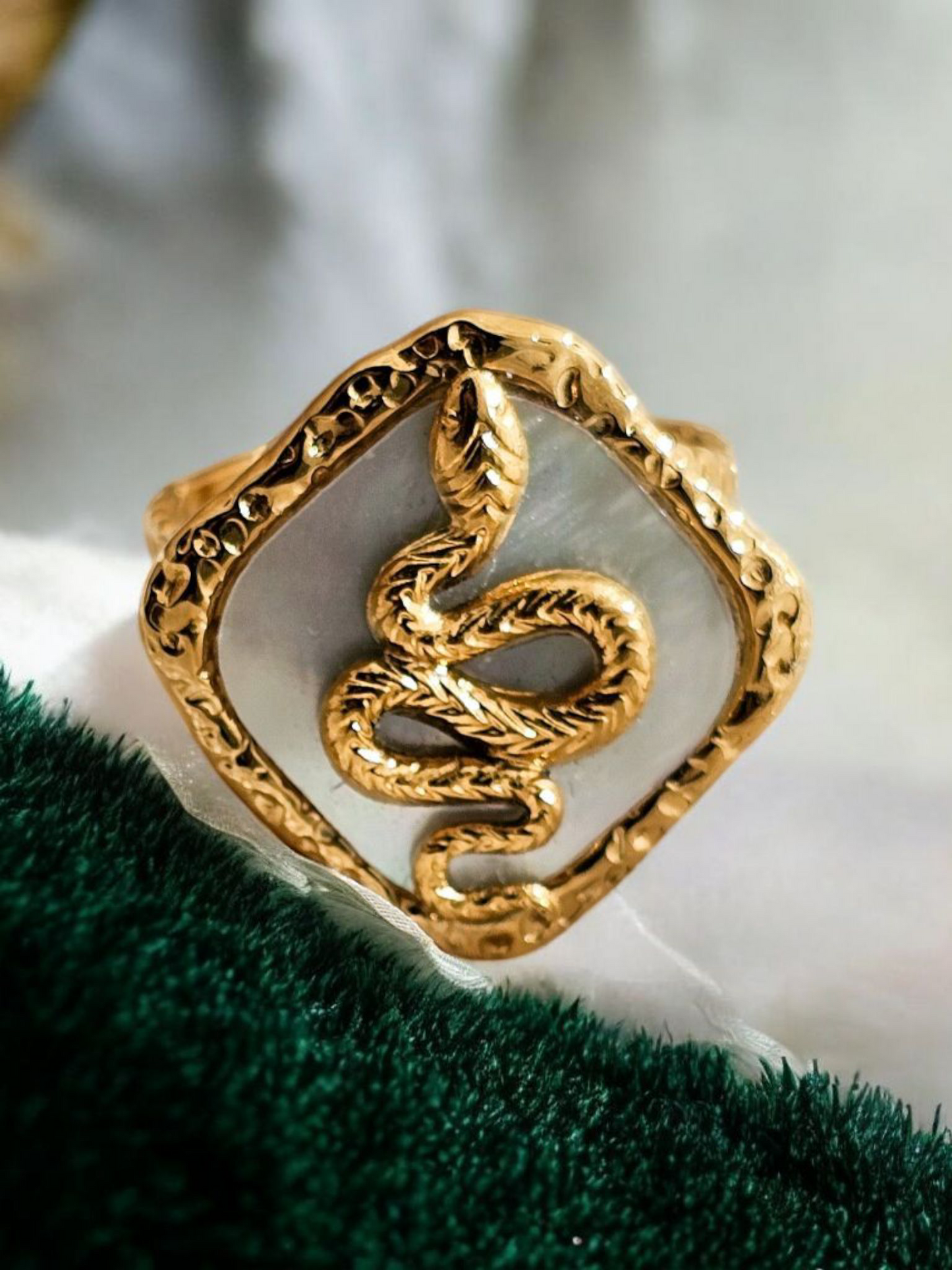 Anello Reptilia Special Madreperla