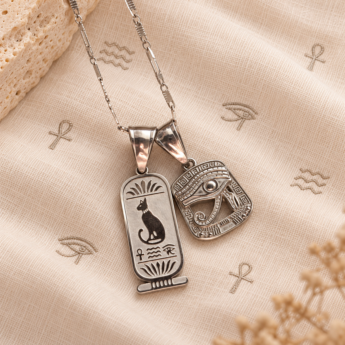 charm Horus
