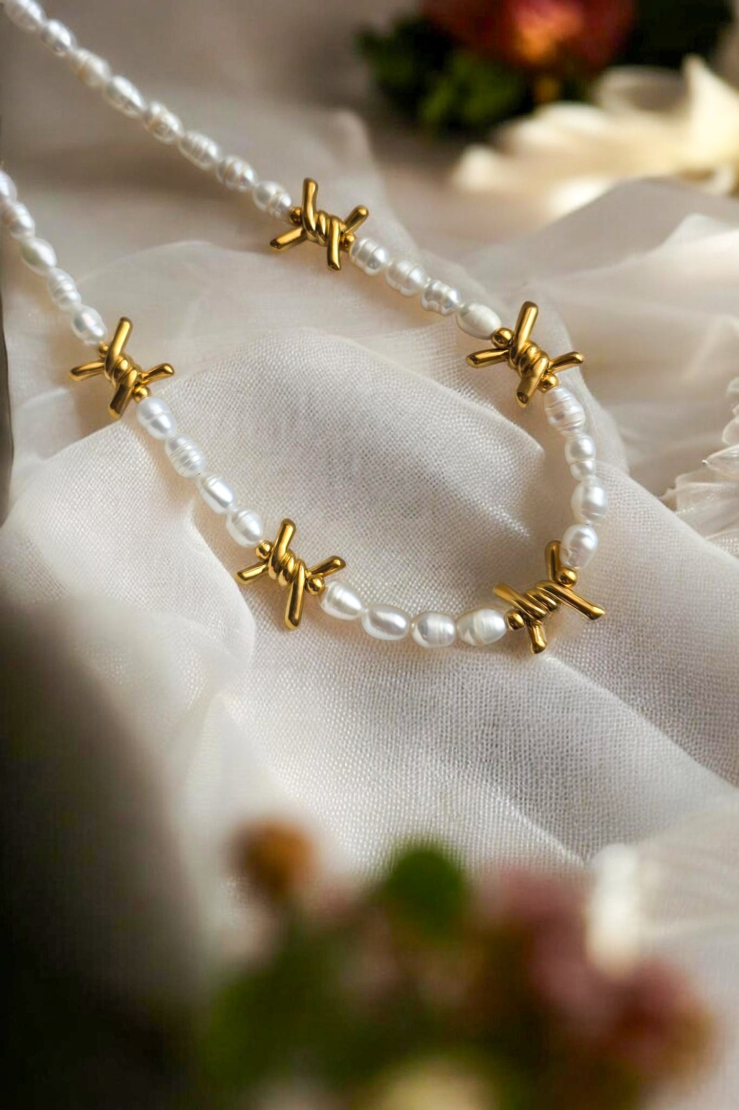 Golden Knot Choker