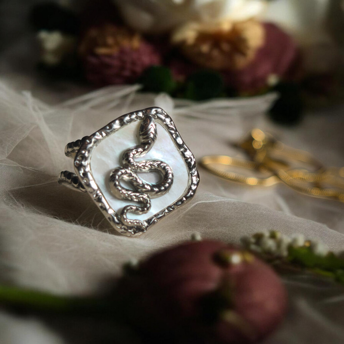 Reptilia Special Mother-of-Pearl Silver Ring