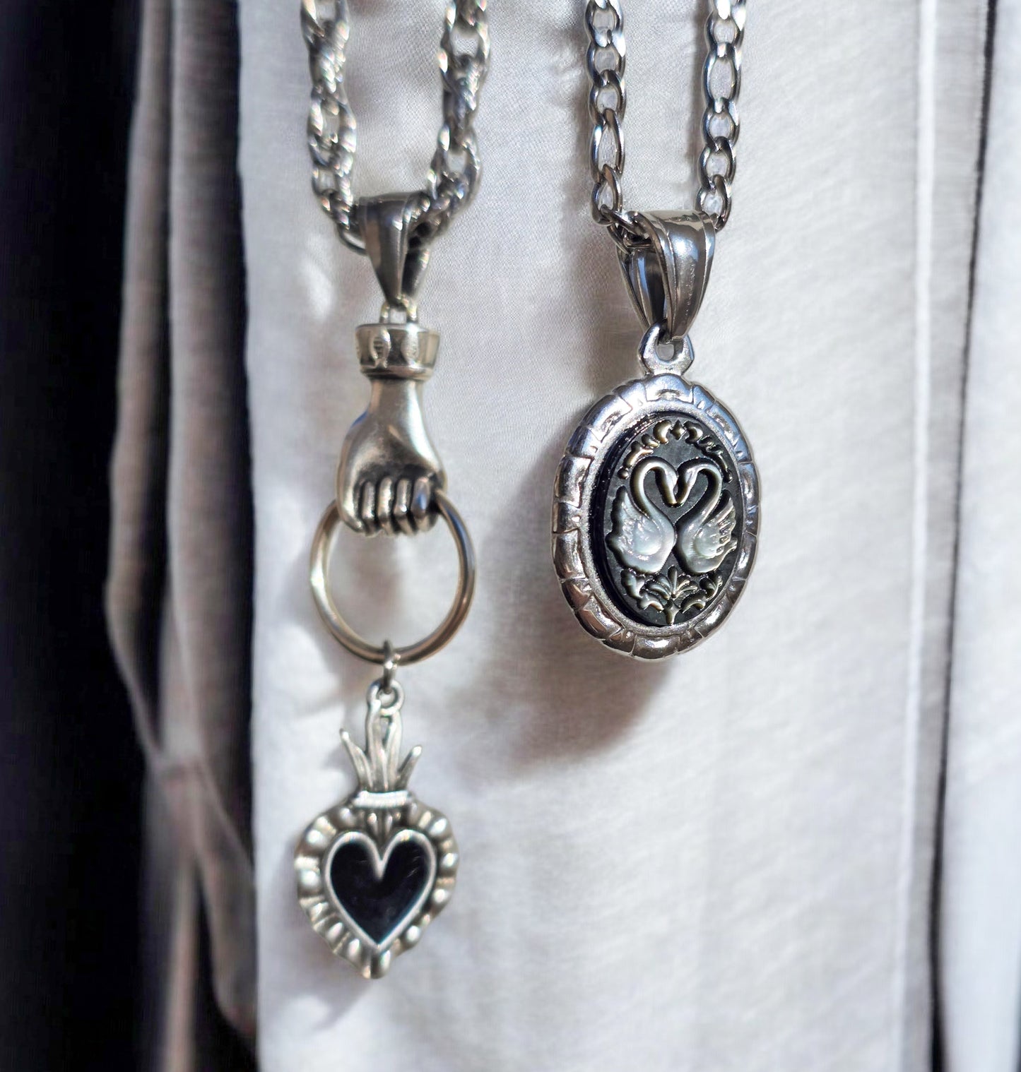 Swans Choker