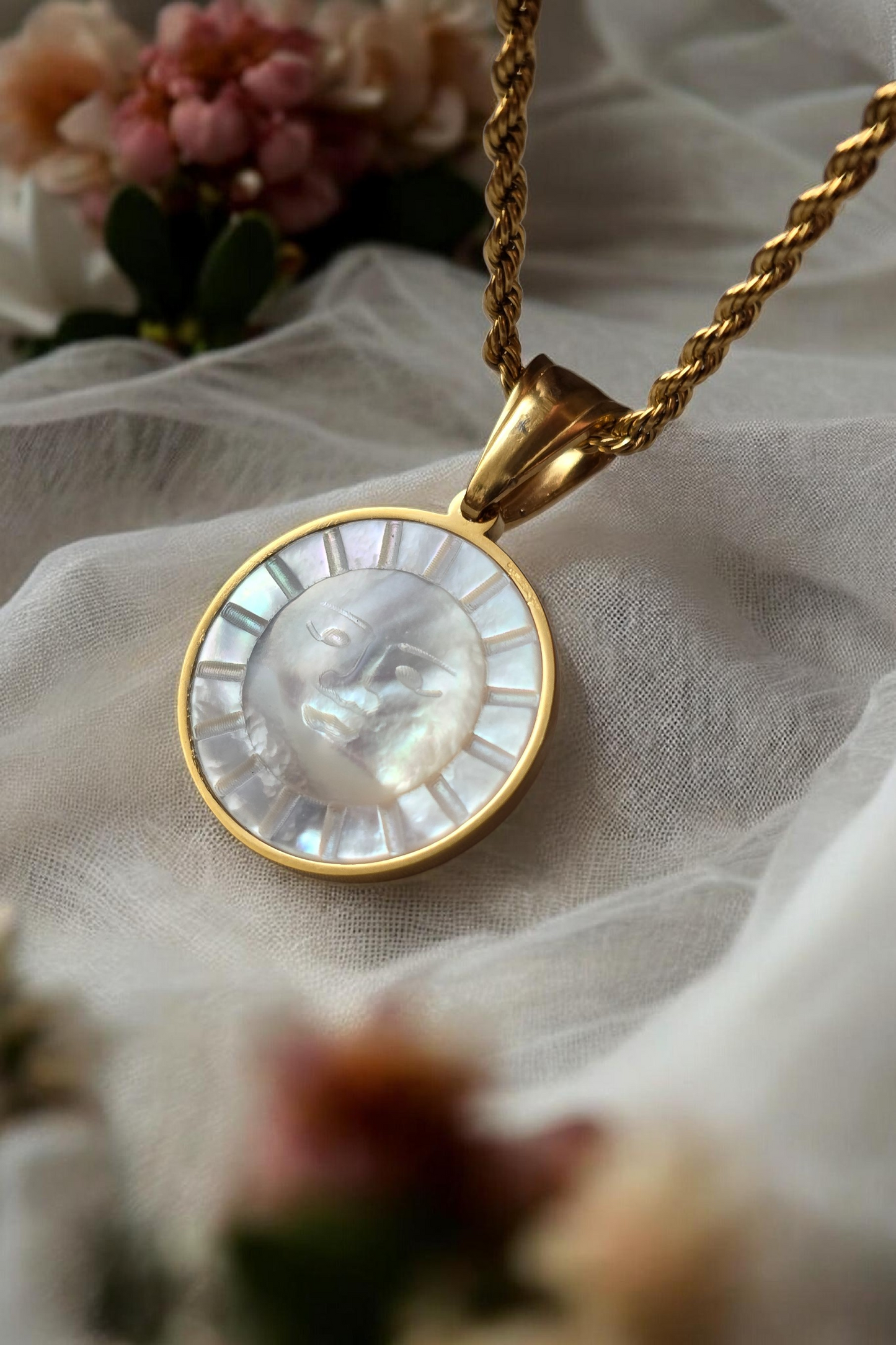 Medaglione Nacre Sole Gold