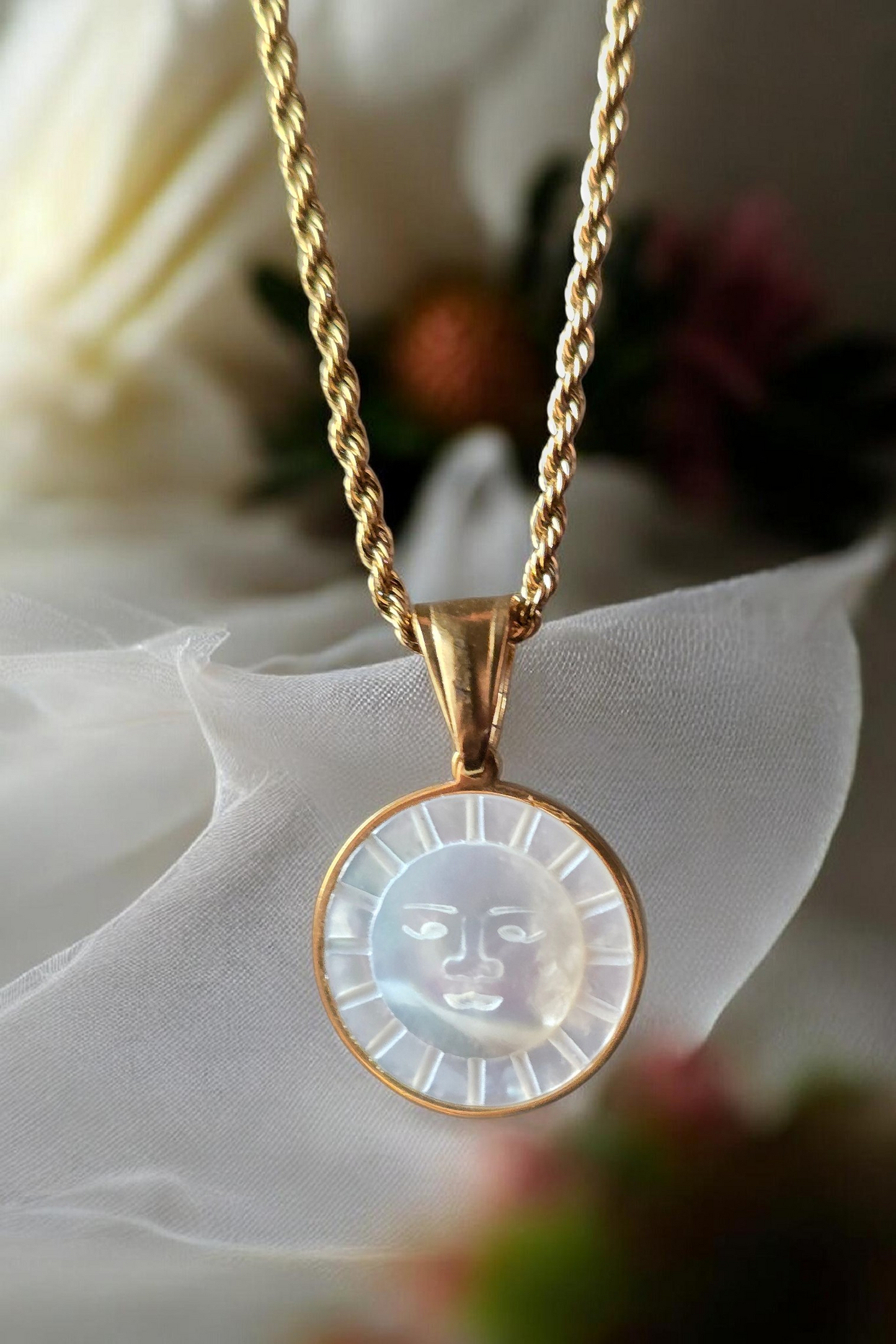 Medaglione Nacre Sole Gold