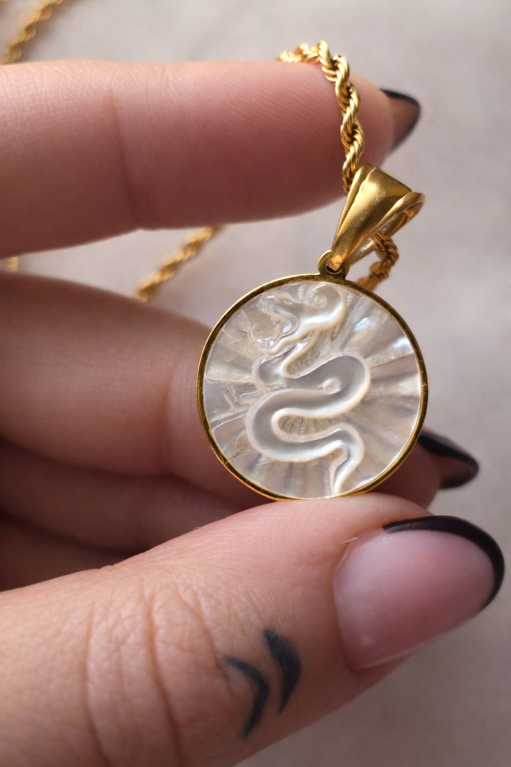 Medaglione Nacre Serpente Gold