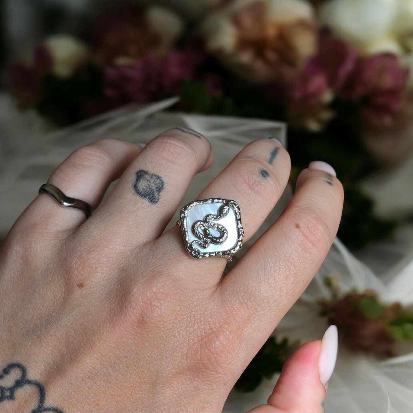 Reptilia Special Mother-of-Pearl Silver Ring