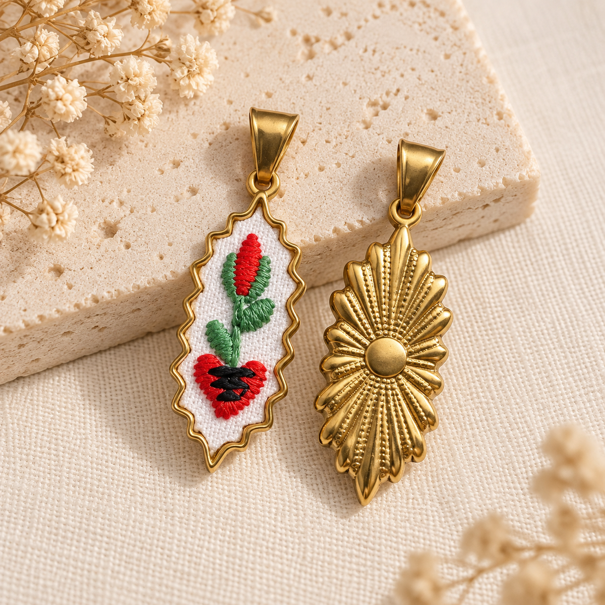 Charm Fiore Sacro Ricamo