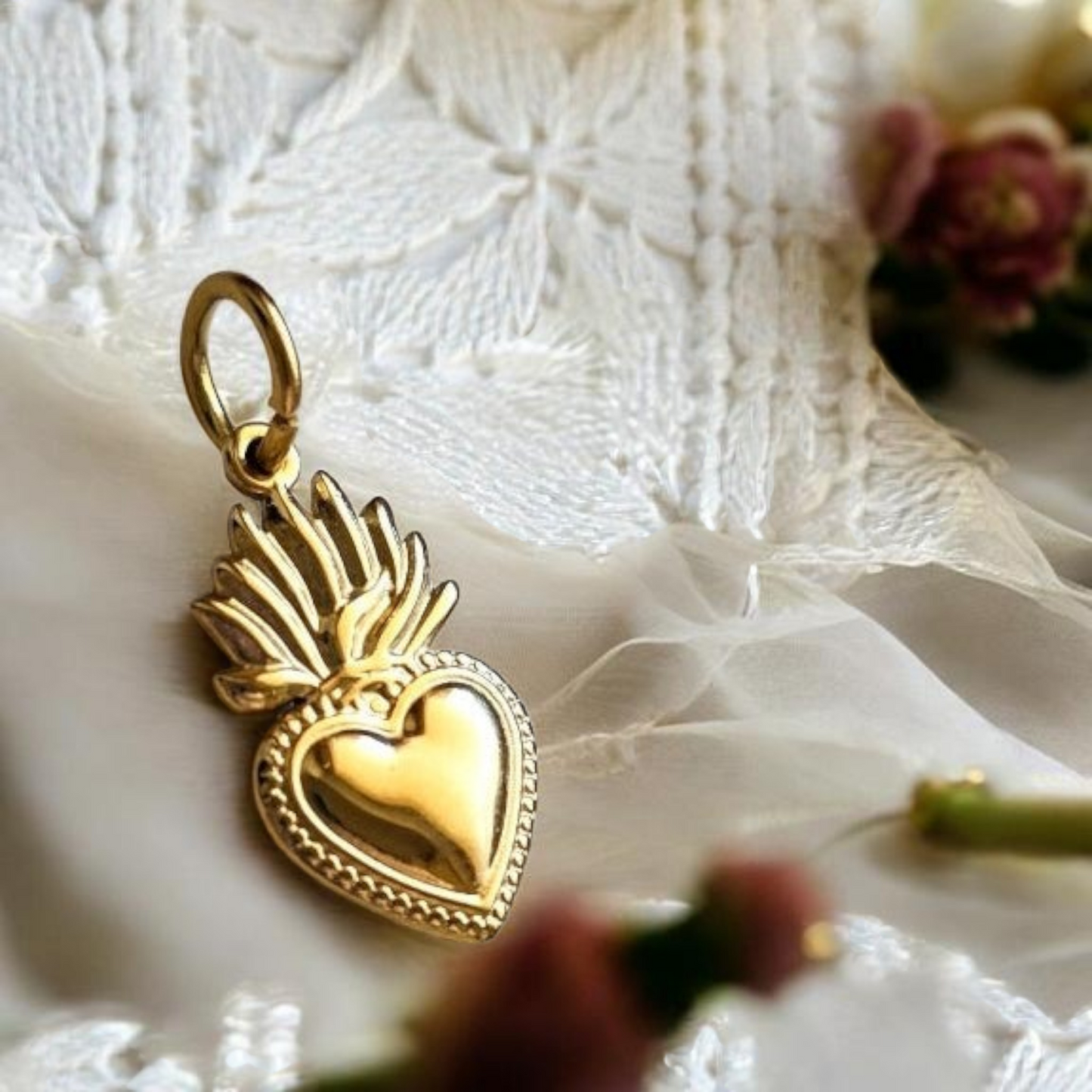 Charm Sacred Heart Gold