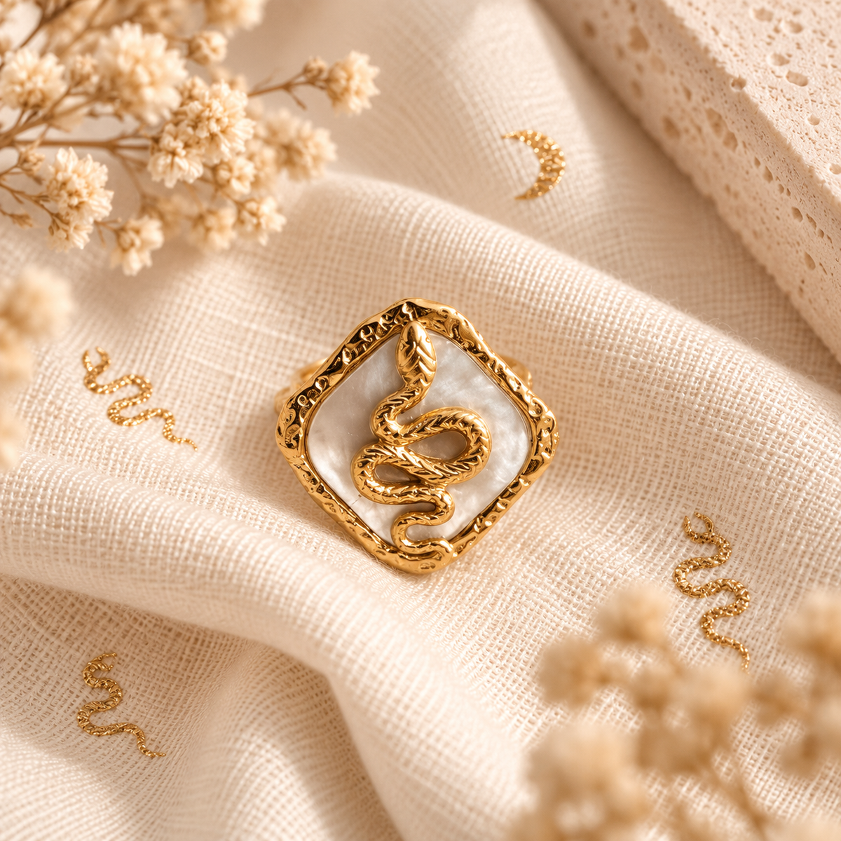 Reptilia Special Mother-of-Pearl Gold Ring