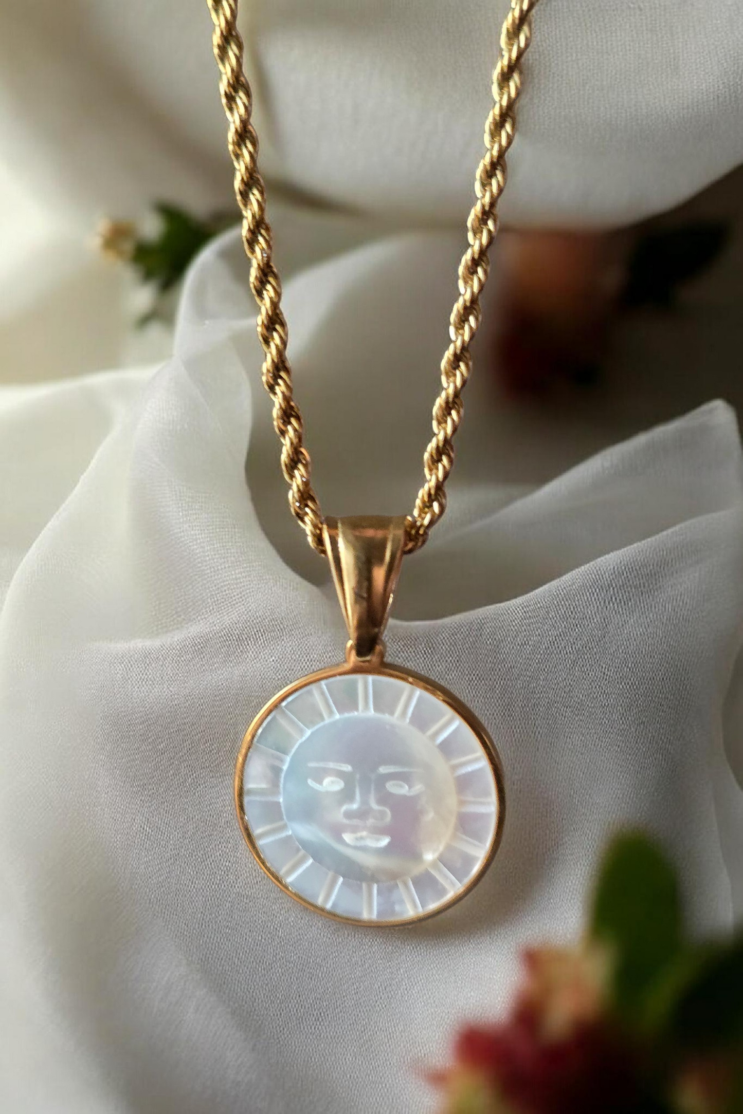 Medaglione Nacre Sole Gold