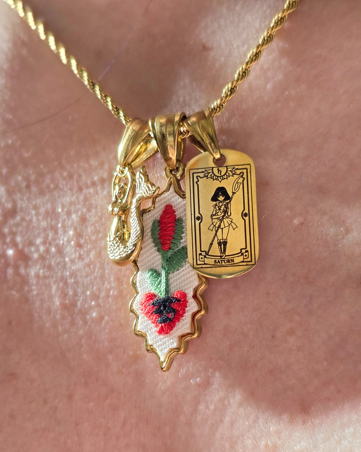 Charm Fiore Sacro Ricamo