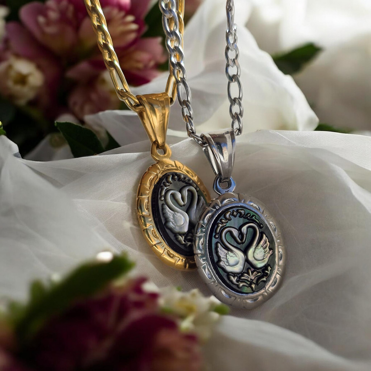 Swans Choker