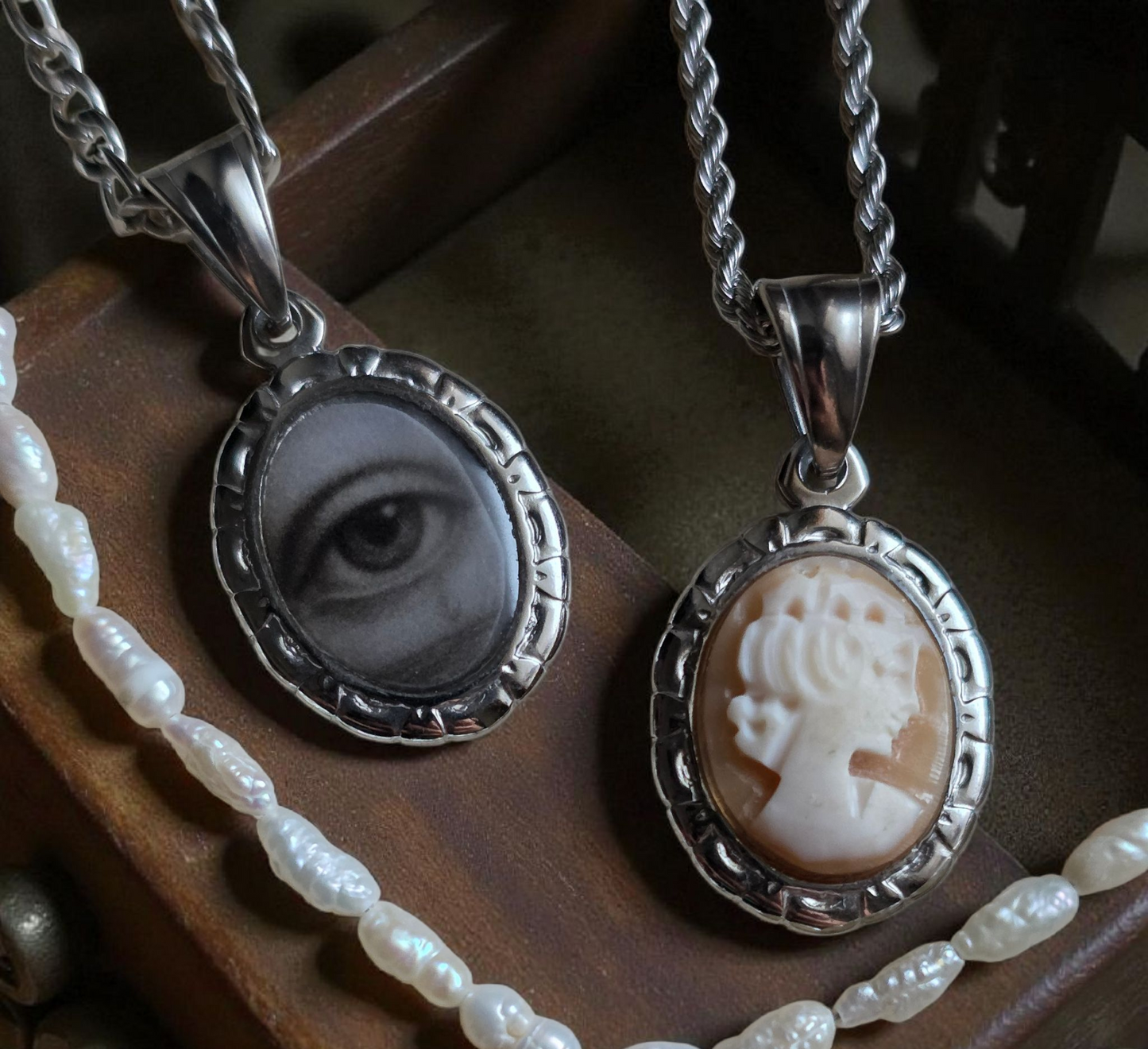 Artemisia Cameo (Limited Edition)