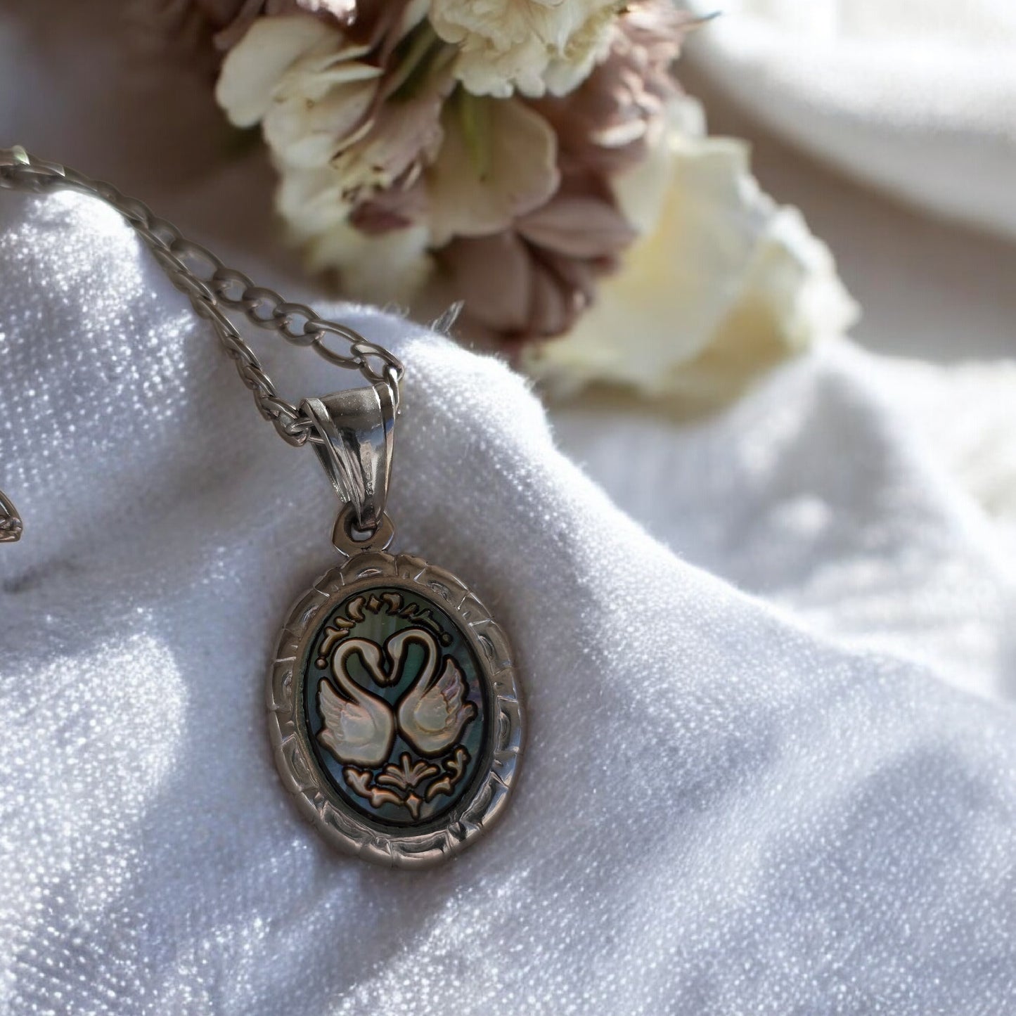 Swans Choker